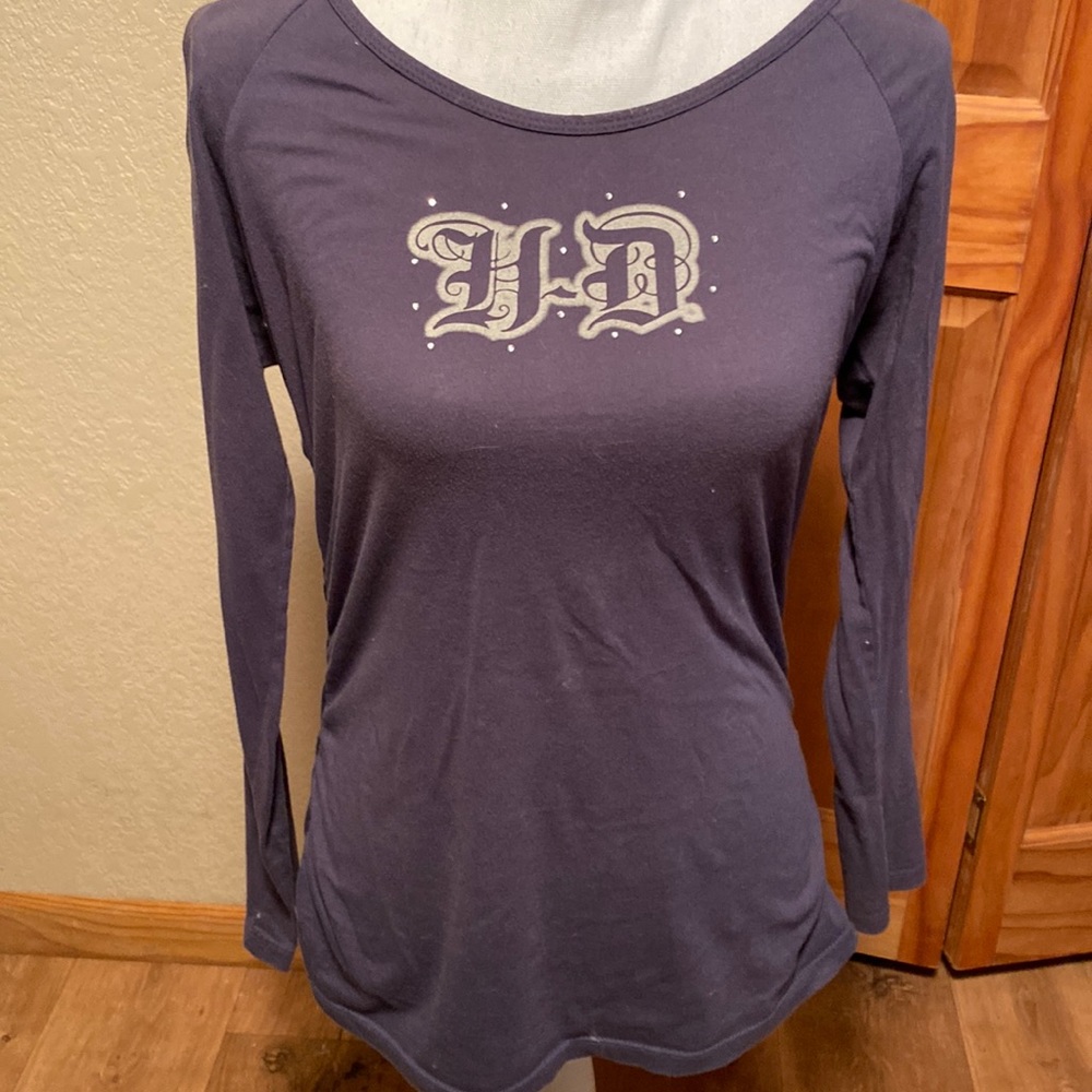 HD top with bling. Touched side for form fit. Excellent condition